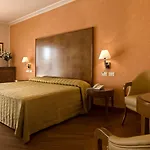 Versilia Palace مارينا دي بييتراسانْت