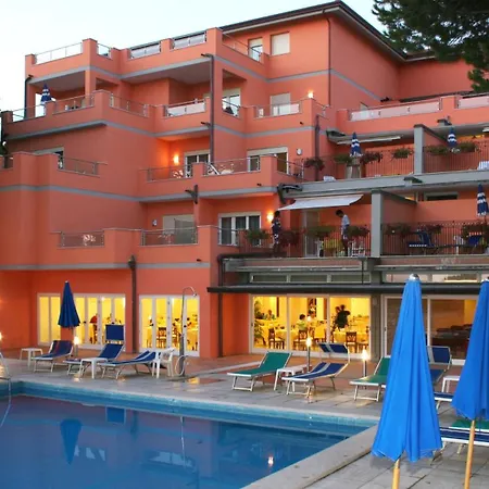 호텔 Versilia Palace 마리아나디피에트라산타