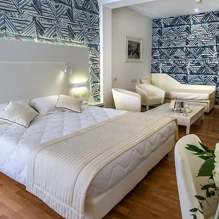 Versilia Palace 마리아나디피에트라산타