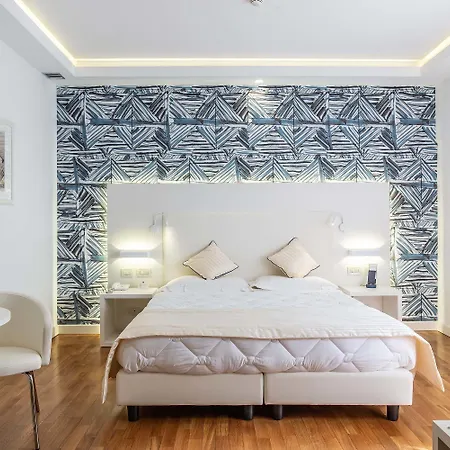 호텔 Versilia Palace 마리아나디피에트라산타