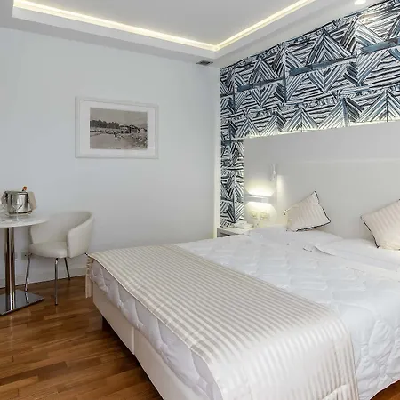 فندق Versilia Palace 4*