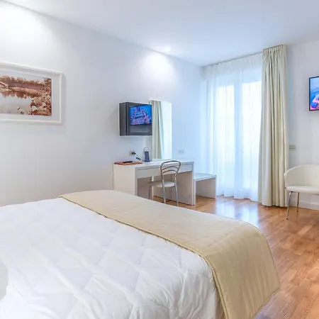 Versilia Palace فندق