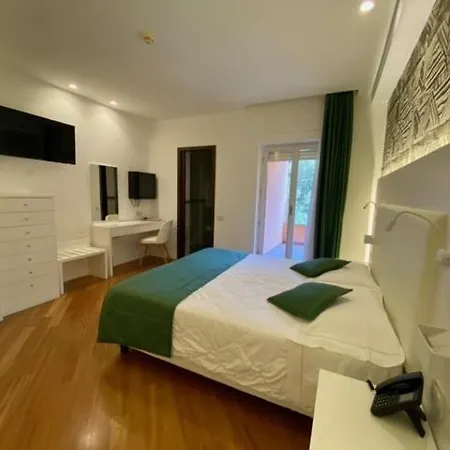 Versilia Palace فندق 4*