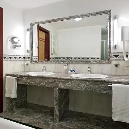 فندق Versilia Palace 4*