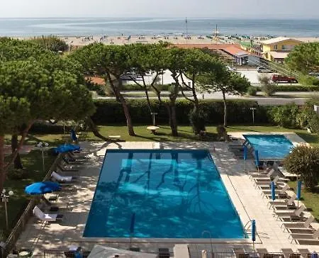 Versilia Palace 4* مارينا دي بييتراسانْت