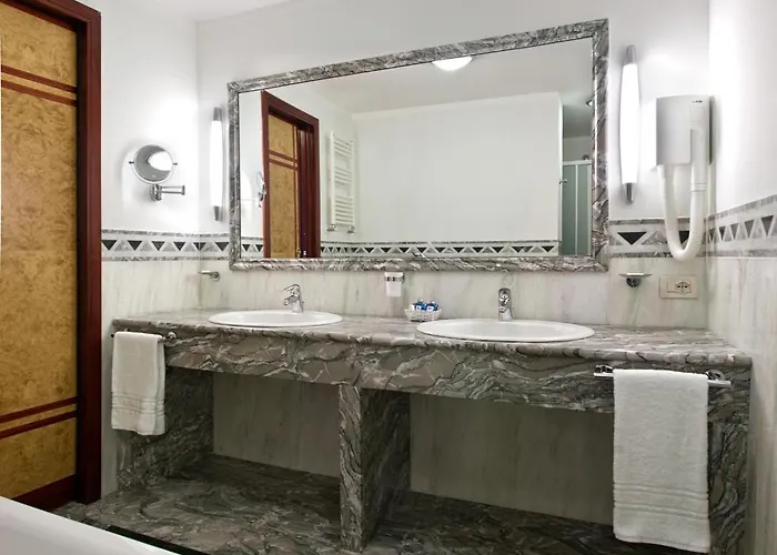 Hotell Versilia Palace 4*